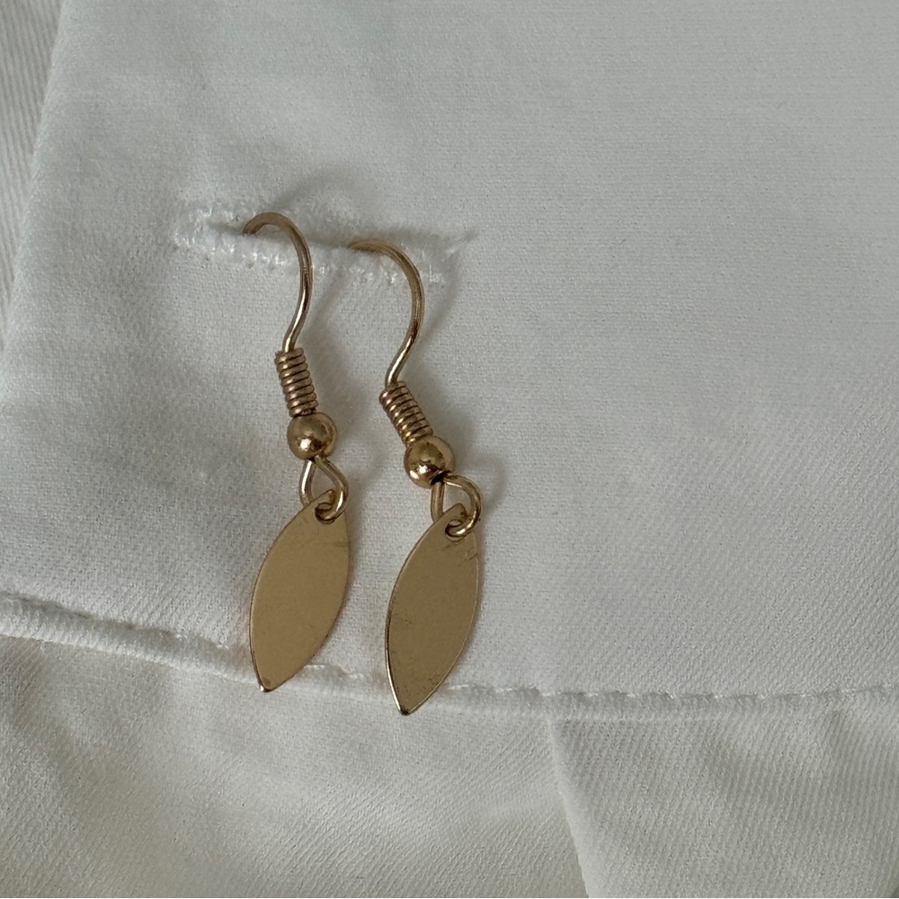 Dainty gold leaf earrings